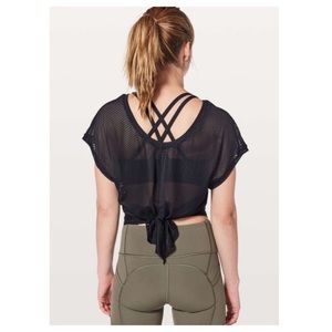 Lululemon tie-back mesh crop